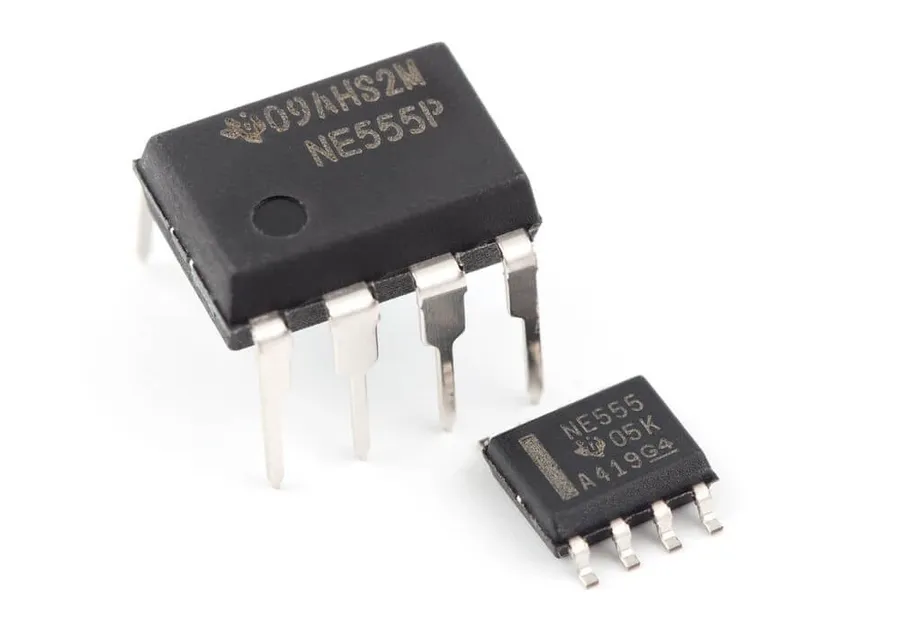 Various surface mount components.