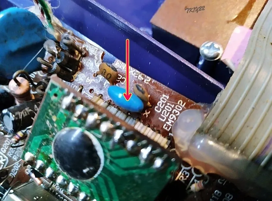 A PCB showing a ceramic resonator mounted on it.